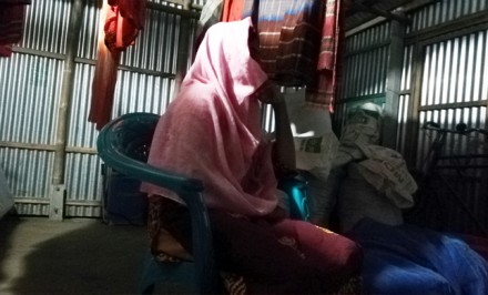 শাহজাদপুরে মোবাইল নাম্বার ব্লাকলিষ্টে দেওয়ায় যুবকের বাড়িতে কলেজছাত্রীর অবস্থান