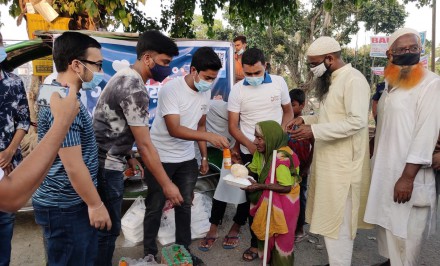 সিরাজগঞ্জে “এক টাকায় অন্ন” ইফতার