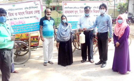 ২৩ টাকায় মিলছে এক হালি ডিম, ৪০ টাকায় এক লিটার দুধ