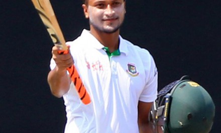 টেস্ট র‍্যাংকিংয়ে ফিরলেন সাকিব