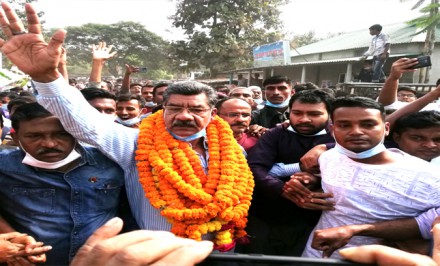 হালিমুল হক মিরু দীর্ঘ ৪ বছর পর দায়িত্বে ফিরলেন শাহজাদপুর পৌরসভায়