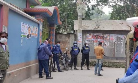 শাহজাদপুরে জঙ্গি আস্তানা সন্দেহে আইনশৃঙ্খলা বাহিনীর যৌথ অভিযান চলছে