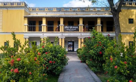 রবি ঠাকুরের স্মৃতিঘেরা কাচারি বাড়ি