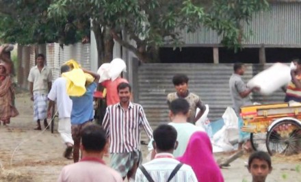 শাহজাদপুরের কৈজুরী ইউনিয়নে ভিজিএফের চাল বিতরণে অনিয়ম দূর্ণীতি (ভিডিও)