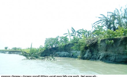 শাহজাদপুরে যমুনায় তীব্র ভাঙনে ৫’শ ঘরবাড়ি নদীগর্ভে বিলীন