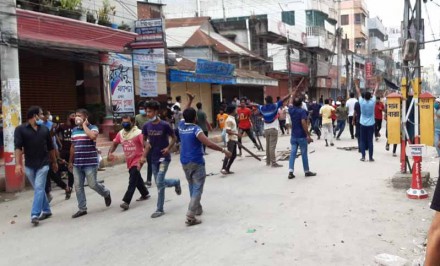 সিরাজগঞ্জে নিহত ছাত্রলীগ নেতার দোয়া মাহফিলে দু'গ্রুপের সংঘর্ষ, আহত ৫০
