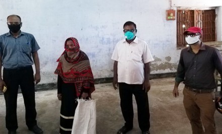 শাহজাদপুর পোতাজিয়া ইউনিয়নে দুস্থ ও অসহায় পরিবারের মাঝে চাউল বিতরণ