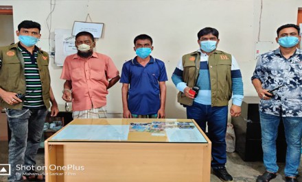 শাহজাদপুরে পরিবহনে চাঁদাবাজির অভিযোগে ২ জন গ্রেফতার