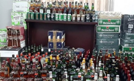 রমজানেও চালু বার, বন্ধ করতে গিয়ে মিলল কোটি টাকার মদ