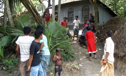 তাড়াশে চার বছরের শিশুকে শারীরিক নির্যাতনের অভিযোগ