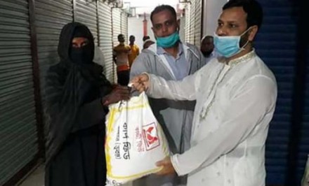 এনায়েতপুরে জামায়াতের খাদ্য বিতরণ