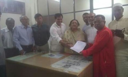 শাহজাদপুরে জাসদ প্রার্থী শফিকুজ্জামান শফির দলীয় মনোনয়ন ফরম জমাদান