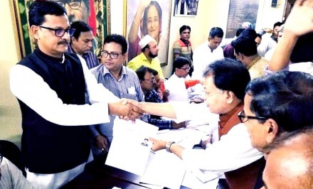 শাহজাদপুরে নৌকায় মনোনয়ন প্রত্যাশী ড. সাজ্জাদ হায়দার লিটনের মনোনয়ন ফরম জমাদান