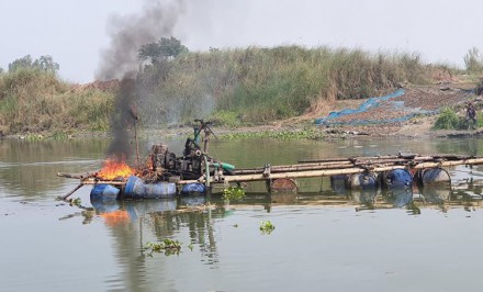 শাহজাদপুরে ভাটপাড়া ও জগতলা পয়েন্টে অবৈধভাবে বালু উত্তোলন বন্ধের দাবী