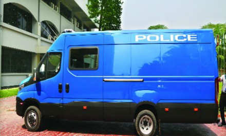 শাহজাদপুর আসামী বহনে নেই কোন প্রিজন ভ্যান বা অন্য যানবহন!