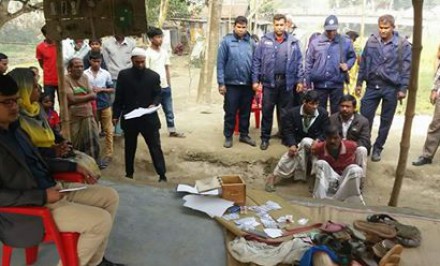 বেলকুচিতে জুয়ার আসর ভেঙ্গে দিলেন ইউএনও, তিন জুয়ারুর কারাদন্ড