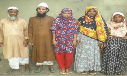 তাড়াশে একই পরিবারে ৩ জন অন্ধ,  অকাল অন্ধত্ব নিয়ে একটি পরিবার দিশেহারা