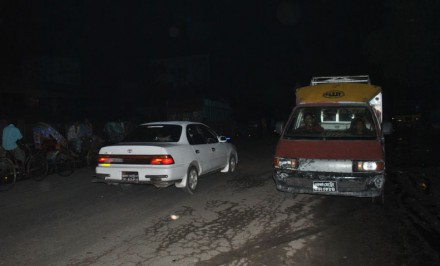 বগুড়া-নগরবাড়ী মহাসড়কে ক্ষীণ আলোয় ফিটনেসবিহীন যানের ঝুঁকিপূর্ণ চলাচল