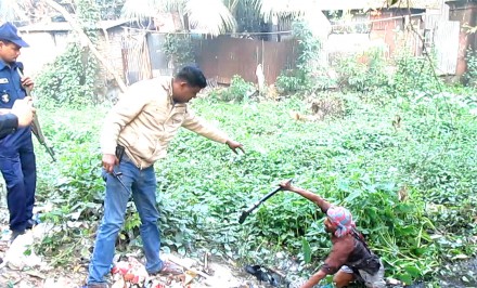 পৌর মেয়র মিরুর বাড়ির ডোবা থেকে অবৈধ অস্ত্র উদ্ধার