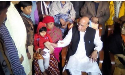 নিহত সাংবাদিক আব্দুল হাকিম শিমুলের স্ত্রীকে চাকরি ও নগদ অনুদান দিলেন স্বাস্থ্যমন্ত্রী