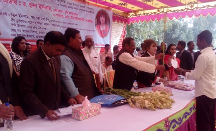 শাহজাদপুরে ছাত্রছাত্রীদের উর্মি ফাউন্ডেশনের বৃত্তি প্রদান