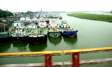 পরিবহন ধর্মঘটে বাঘাবাড়ী নৌবন্দর অচল