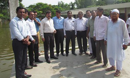 শাহজাদপুরে বন্যায় ডুবে যাওয়া কোর্ট ভবন পরিদর্শনে জেলার বিচারকবৃন্দ