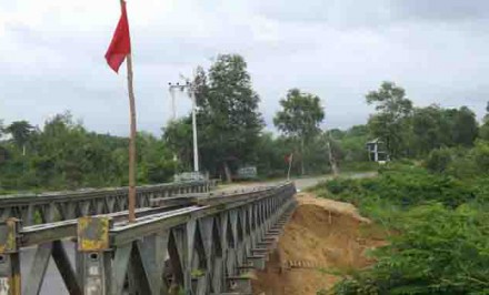 এনায়েতপুরে বেইলি ব্রিজ থেকে পড়ে বৃদ্ধের মৃত্যু