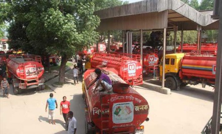 বাঘাবাড়ি ট্যাঙ্কলরি শ্রমিক ধর্মঘট প্রত্যাহার- ১৯ জেলায় জ্বালানী তেল সরবরাহ স্বাভাবিক
