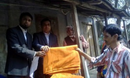 শাহজাদপুর উপজেলা প্রশাসনের উদ্যেগে শীতবস্ত্র বিতরন