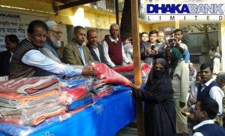 বেলকুচিতে ঢাকা ব্যাংকের উদ্যোগে শীত বস্ত্র বিতরন