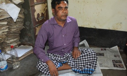 এনায়েতপুরে মানবপাচারকারী আটক