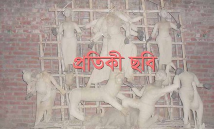 শাহজাদপুরে দূর্বৃত্তদের দূর্গা প্রতিমা ভাংচুর