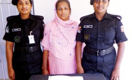তাড়াশে অস্ত্রসহ মহিলা গ্রেফতার