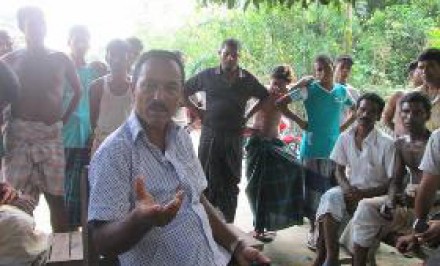 শিশু ধর্ষনের ঘটনায় ধামাচাপা দেয়ার চেষ্টাকারীকে গনধোলাই দিয়েছে এলাকাবাসী