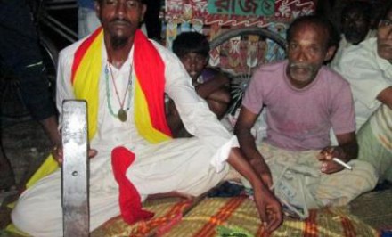 শাহজাদপুরে চাপ্পল বাবার ভন্ডামী