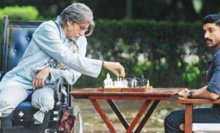 হুইল চেয়ারে দিন কাটছে অমিতাভ বচ্চনের