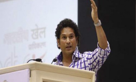 বন্যার্তদের পাশে টেন্ডুলকার