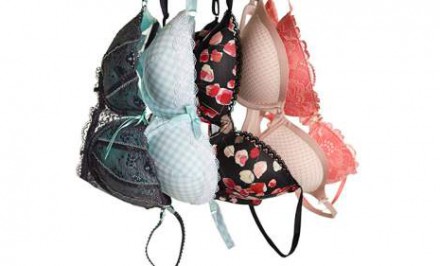 অন্তর্বাস ছাড়ছে কলকাতার নারীরা!