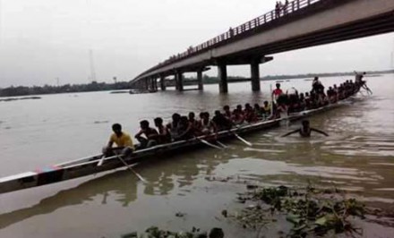 গ্রাম বাংলার ঐতিহ্য নৌকা বাইচ