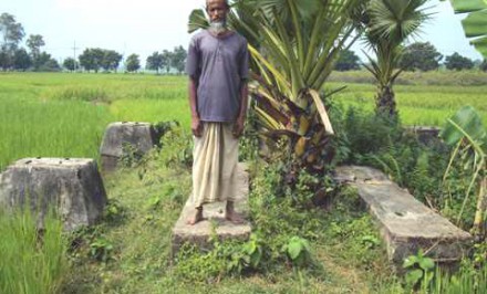 পত্নীতলায় পাওয়া চীনামাটি ও রূপা উত্তোলনের উদ্যোগ নেই 