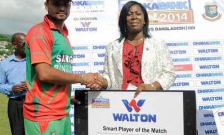 সাকিবকে ছাড়িয়ে মাশরাফি