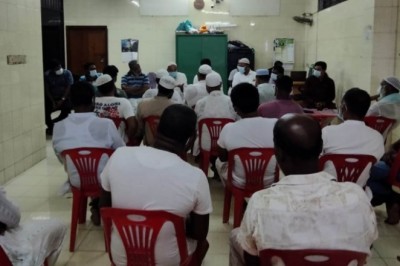 শাহজাদপুরে লকডাউন অমান্য করে তাঁত ব্যবসায়ীদের সভা