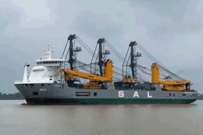 মোংলা বন্দরে পৌঁছেছে অত্যাধুনিক হারবার ক্রেন