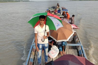 শাহজাদপুরে মোনাকষা-বানতিয়ার রুটে অতিরিক্ত যাত্রী পরিবহণ