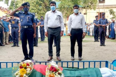 রাষ্ট্রীয় মর্যাদায় বীর মুক্তিযোদ্ধা আব্দুর সাত্তারের দাফন সম্পন্ন