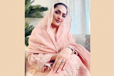 আল্লাহর কাছে ওয়াদাবদ্ধ হয়ে শোবিজ ছেড়ে দিলেন আমব্রিন