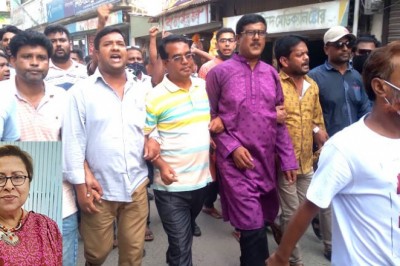 প্রফেসর মেরিনা জাহান কবিতা নৌকা প্রতীকে মনোনয়ন দেয়ায় শাহজাদপুরে আনন্দ মিছিল