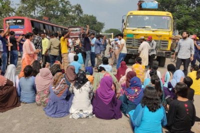 মহাসড়ক অবরোধ ও রবি’র ২ শিক্ষার্থীর আত্মহত্যার চেষ্টা