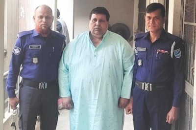 সাবেক এমপি চয়নকে শাহজাদপুর থানা পুলিশে হস্তান্তর